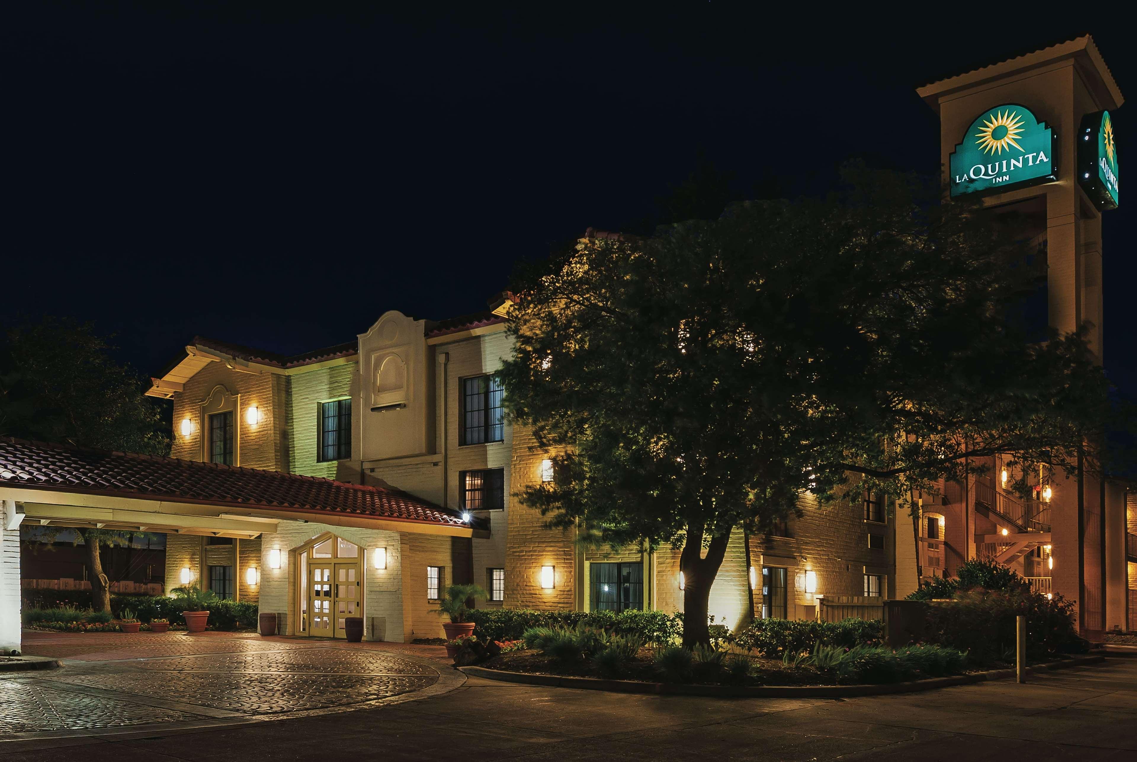 Travelodge By Wyndham Houston Cy-Fair Екстериор снимка