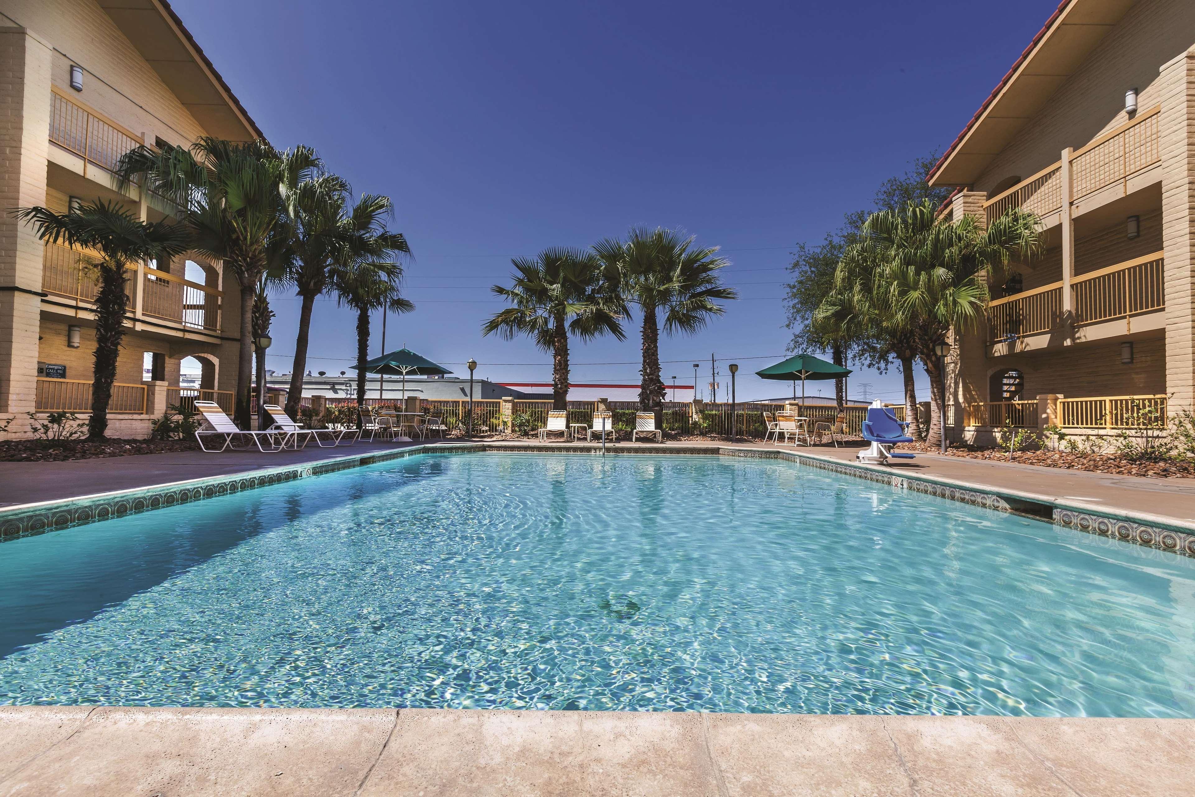 Travelodge By Wyndham Houston Cy-Fair Екстериор снимка