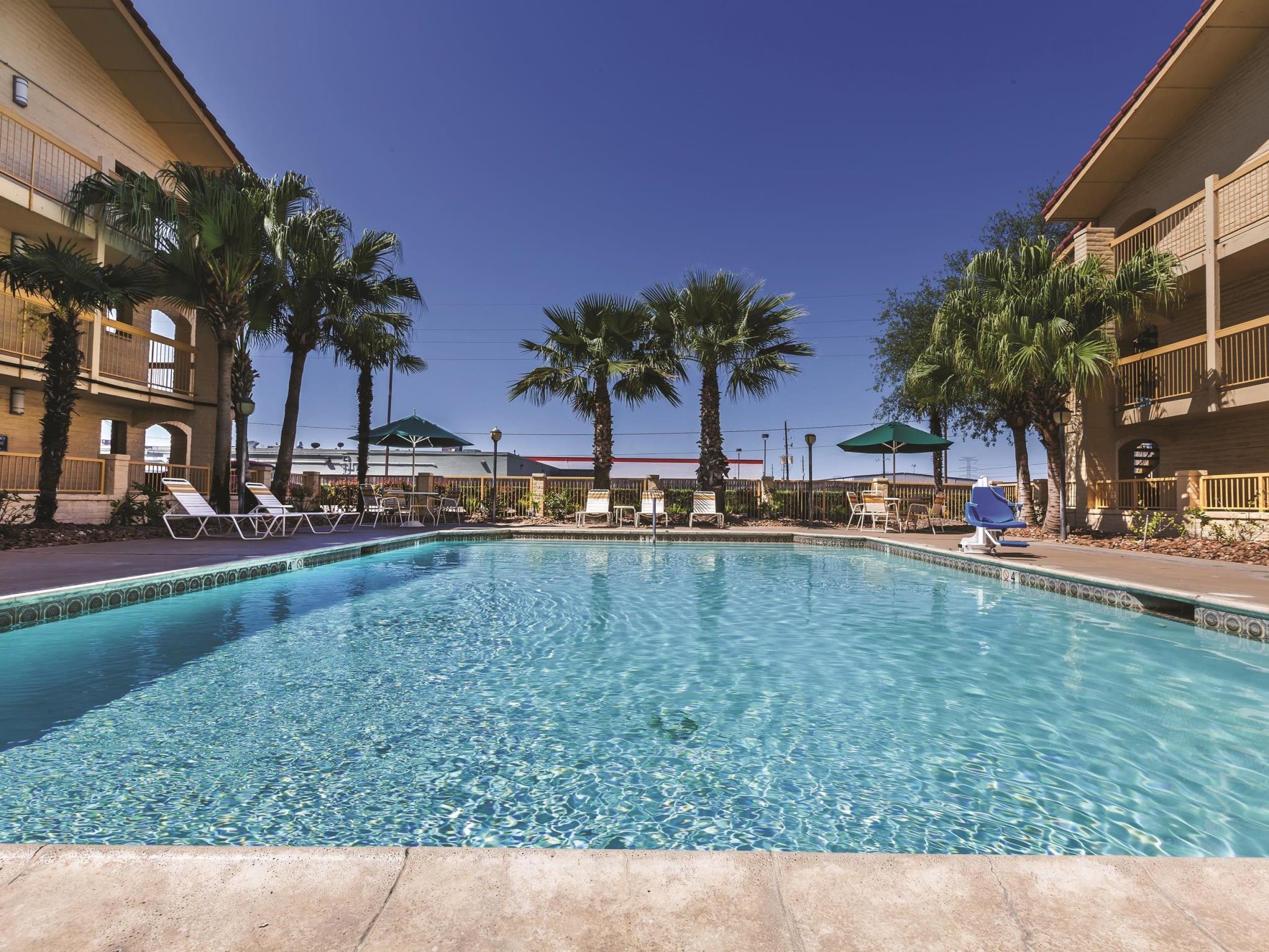 Travelodge By Wyndham Houston Cy-Fair Екстериор снимка