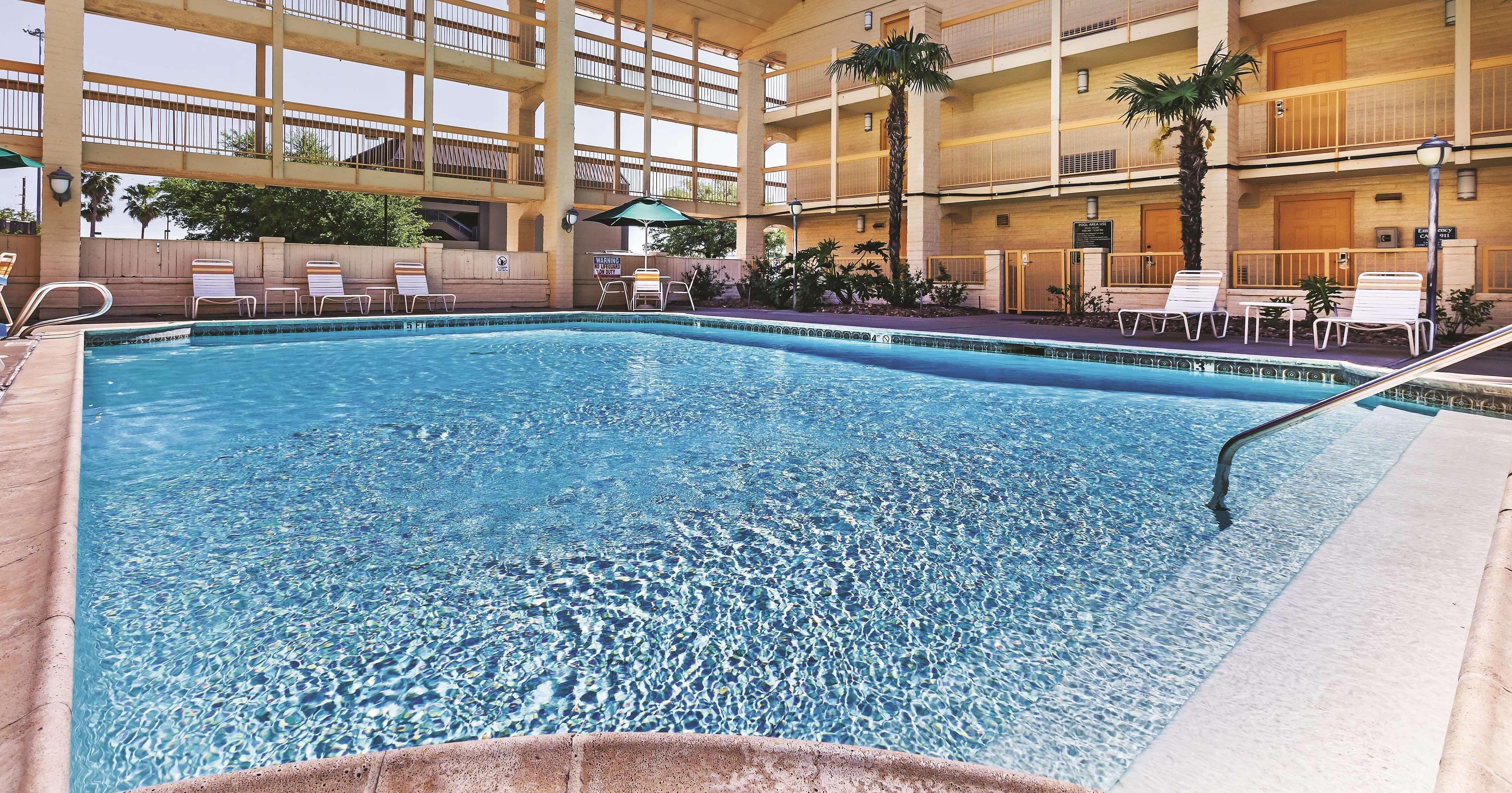 Travelodge By Wyndham Houston Cy-Fair Екстериор снимка