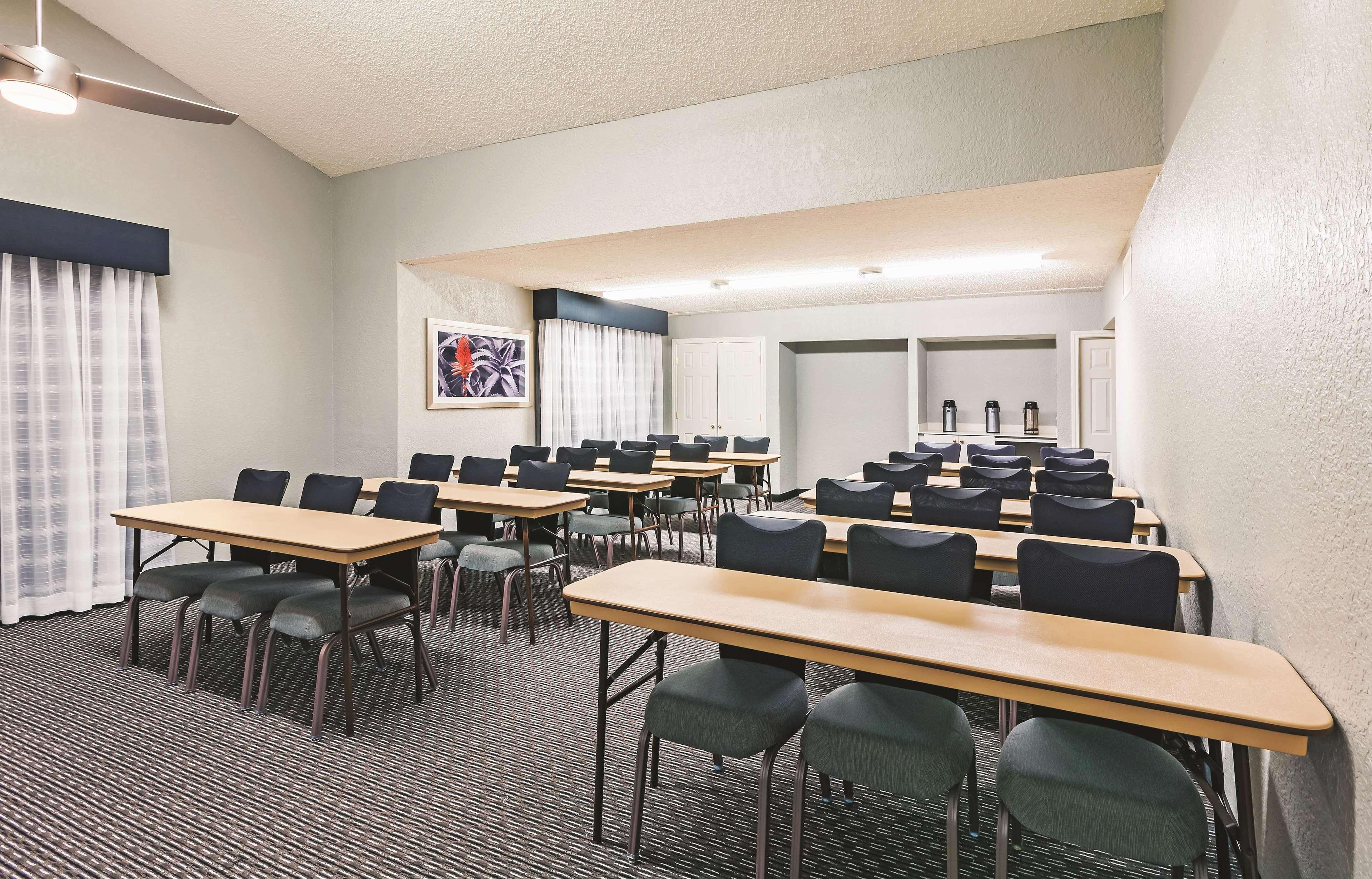 Travelodge By Wyndham Houston Cy-Fair Екстериор снимка