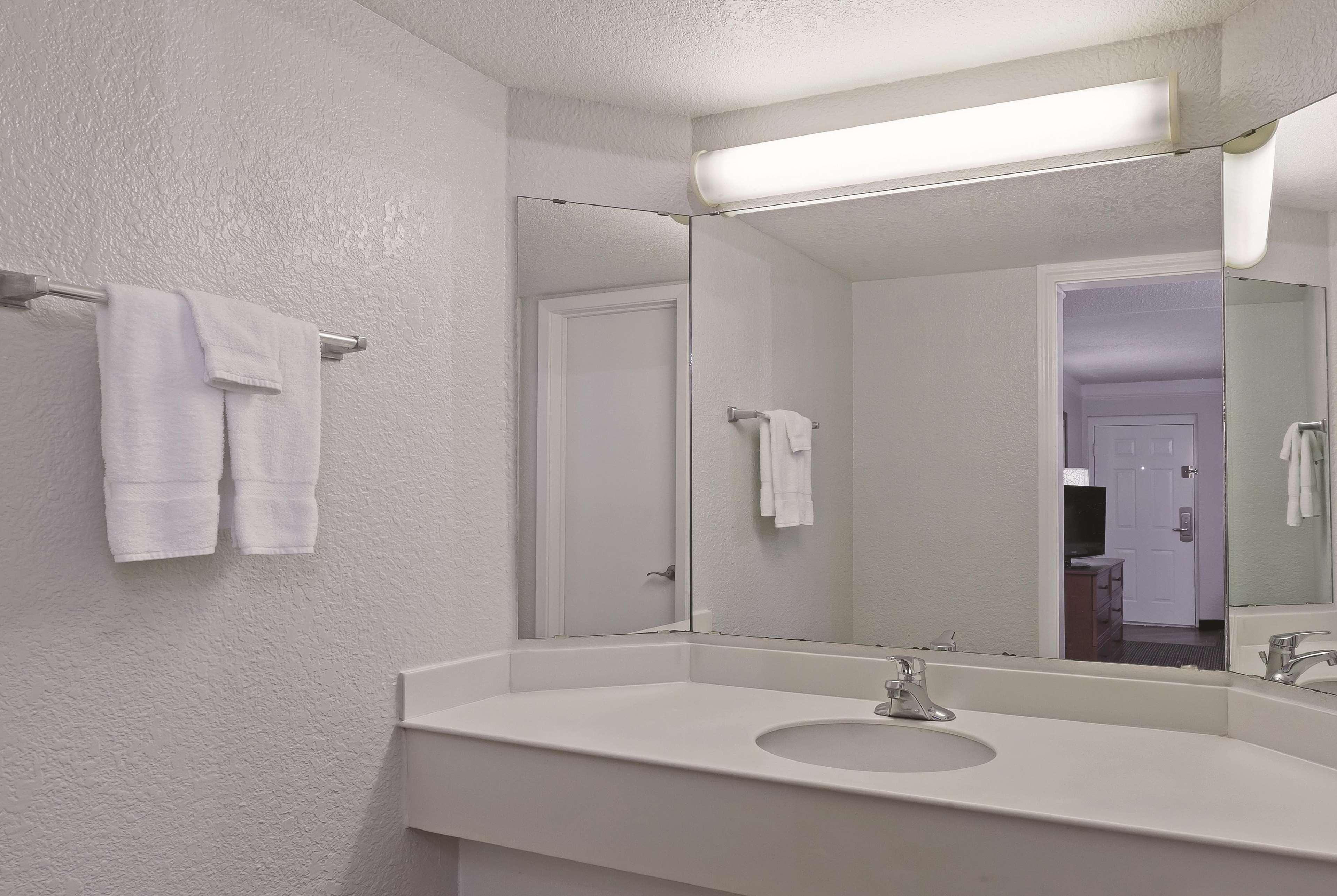 Travelodge By Wyndham Houston Cy-Fair Екстериор снимка