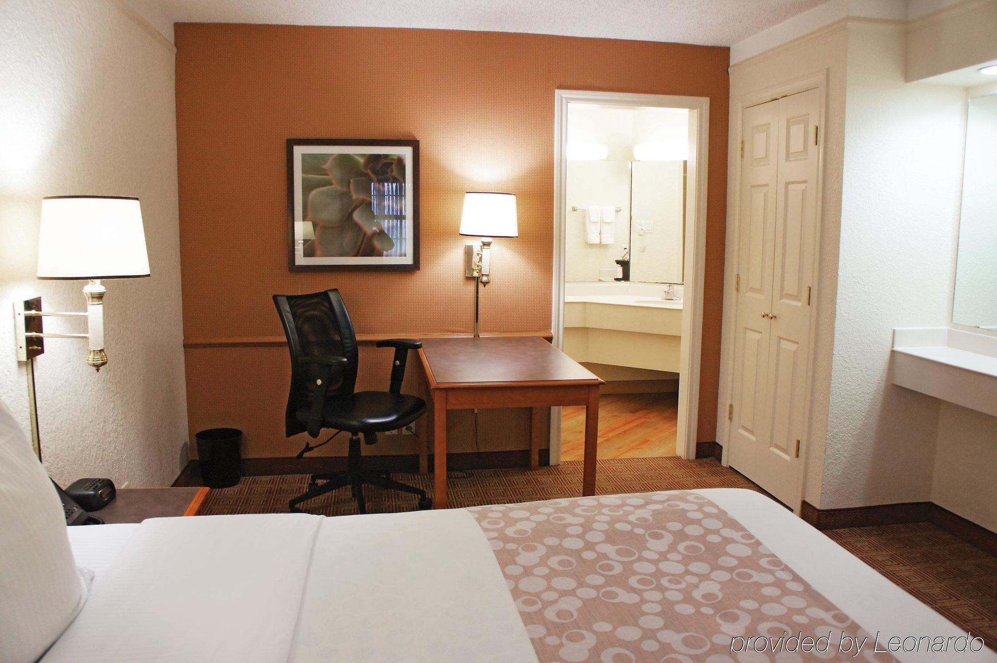 Travelodge By Wyndham Houston Cy-Fair Екстериор снимка