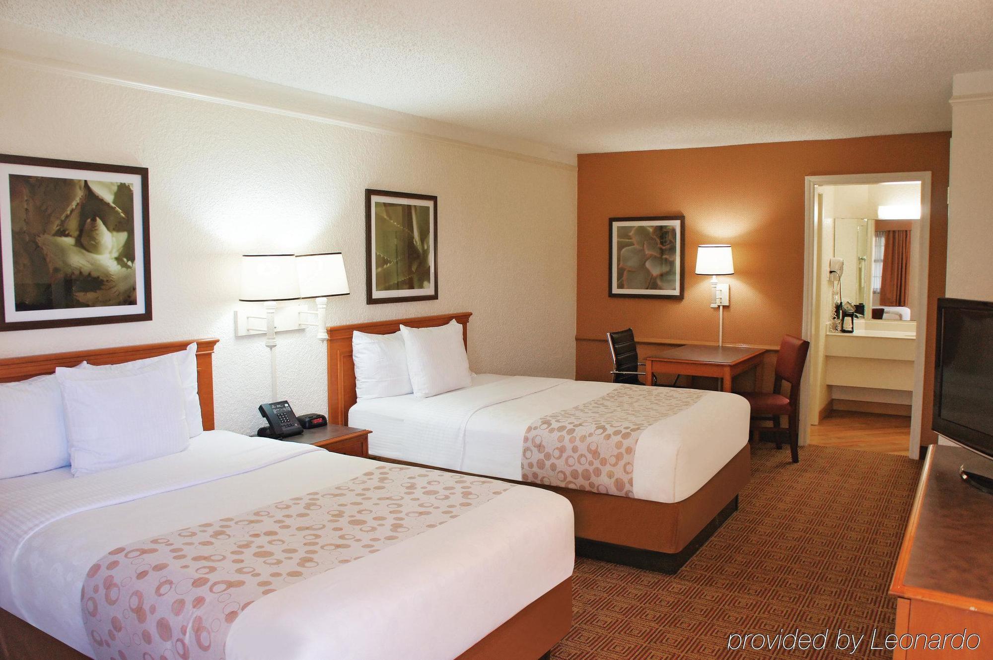 Travelodge By Wyndham Houston Cy-Fair Екстериор снимка