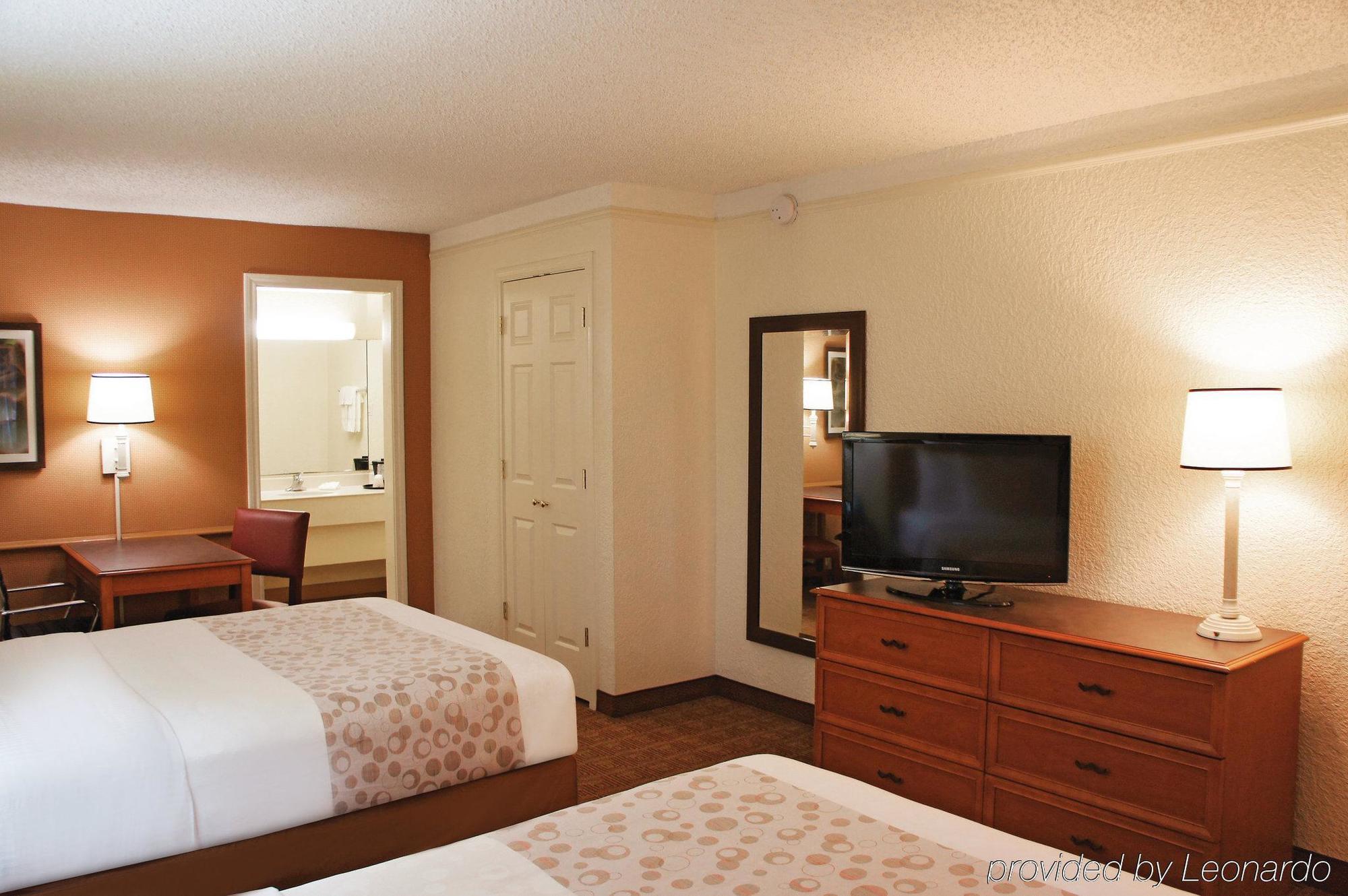 Travelodge By Wyndham Houston Cy-Fair Екстериор снимка