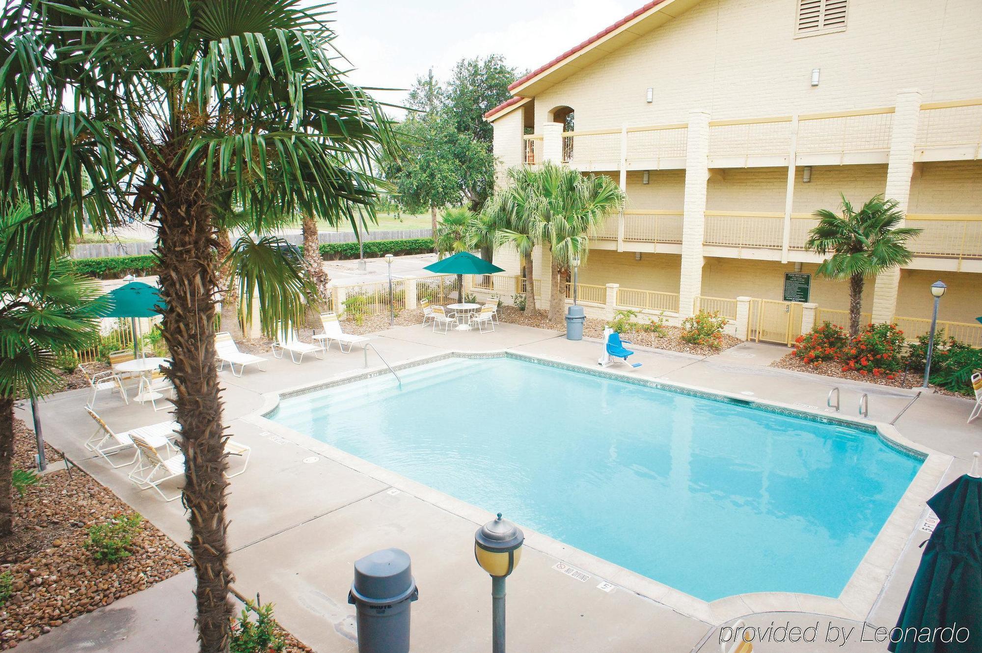 Travelodge By Wyndham Houston Cy-Fair Екстериор снимка