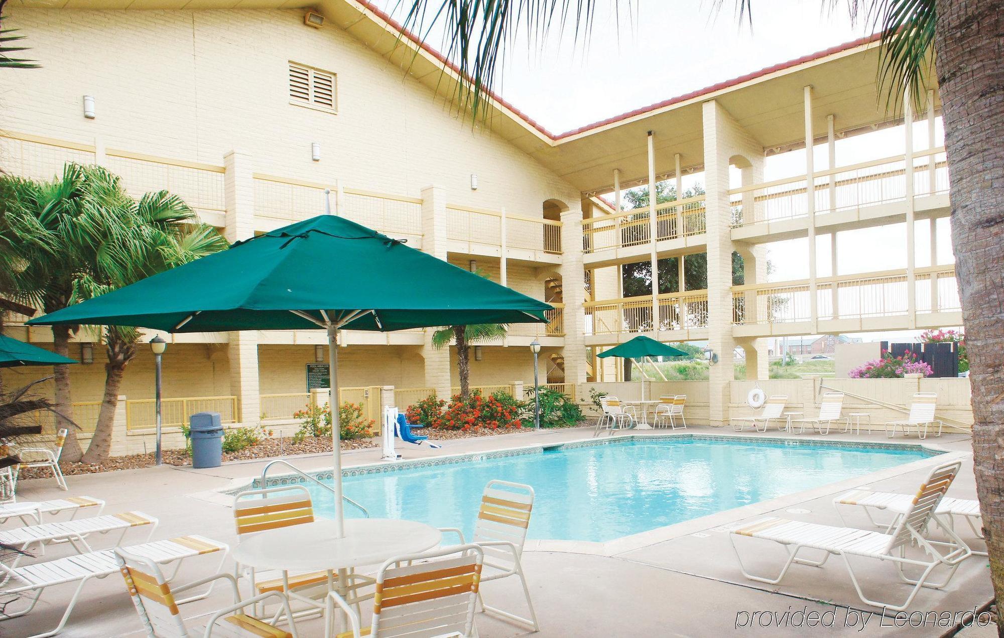 Travelodge By Wyndham Houston Cy-Fair Екстериор снимка