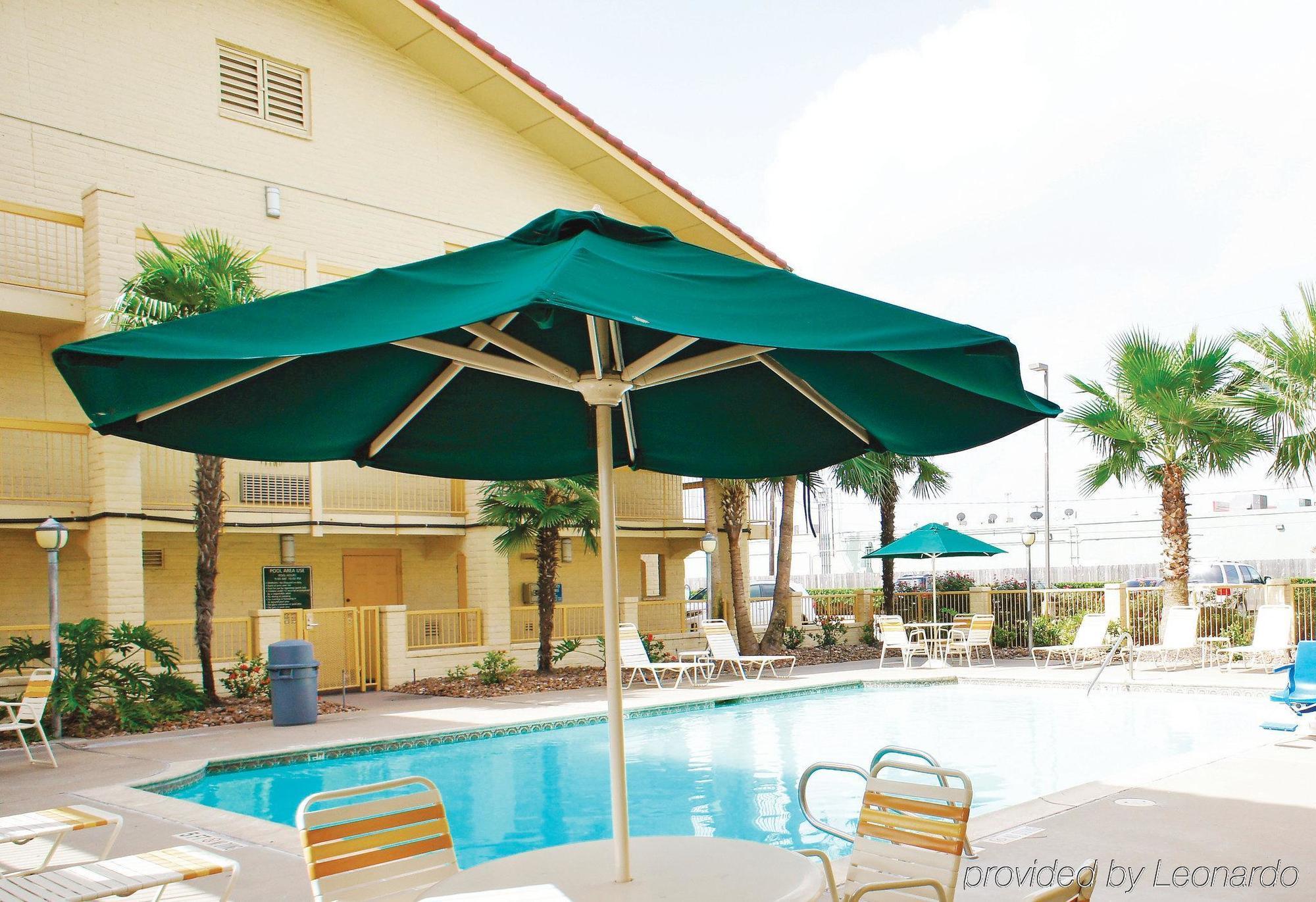 Travelodge By Wyndham Houston Cy-Fair Екстериор снимка