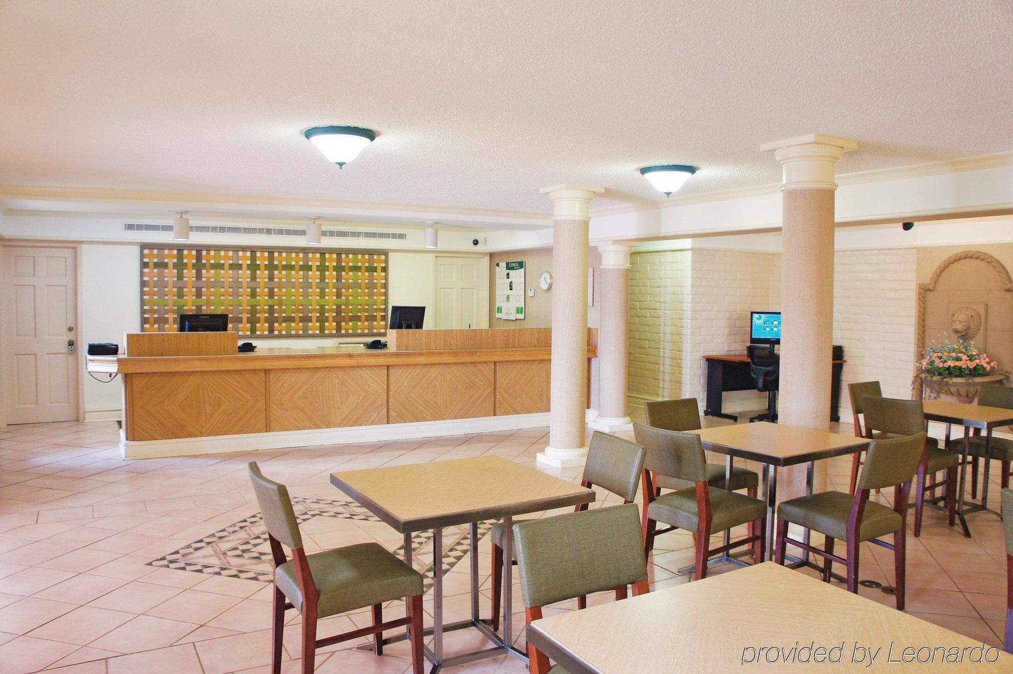 Travelodge By Wyndham Houston Cy-Fair Екстериор снимка